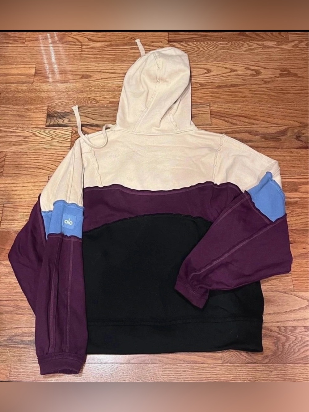 Alo yoga hooded color block sweatshirt
Women Sz Medium